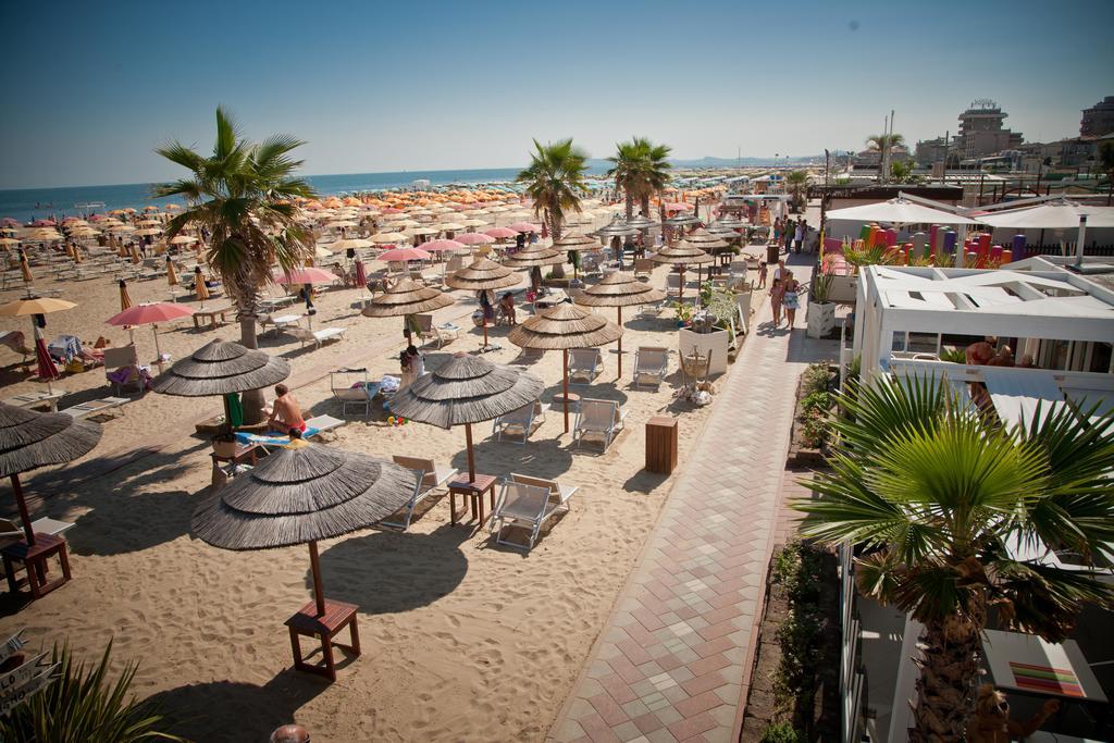Hotel Aurea Rimini Bagian luar foto