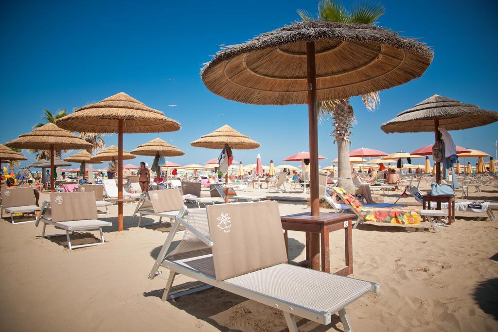 Hotel Aurea Rimini Bagian luar foto