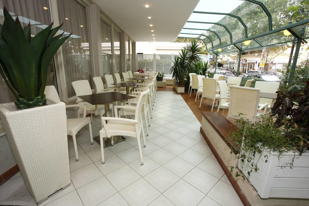 Hotel Aurea Rimini Bagian luar foto